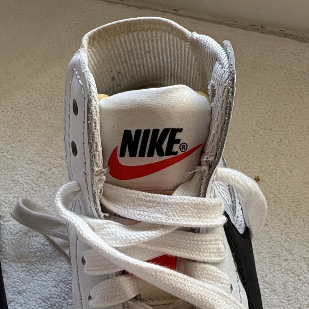 Nike Wmns Blazer Mid ‘77 Jumbo Swoosh White Black DQ1471-100 s 8.5 - Picture 2 of 11